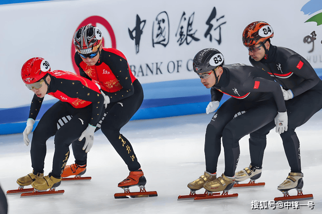 赛季国际滑, 但他的参与 赛季国际滑, 但他的参与